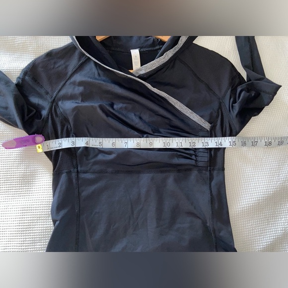 Women’s LULULEMON ATHLETICA Run Cross Train Pullover size 4 - Picture 8 of 16